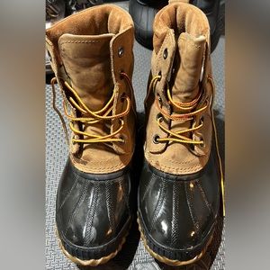 Men’s size 8 SOREL boots. Waterproof. Like new.